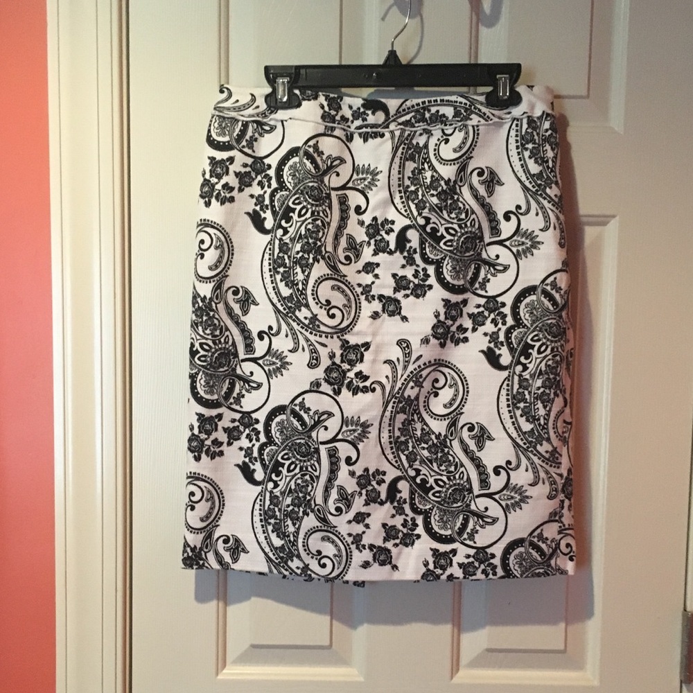 White House Black Market Skirt size 10